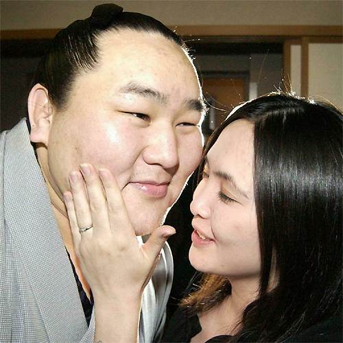 Монгол сумочдын үзэсгэлэнт эхнэрүүд…